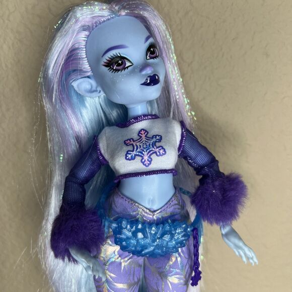 Monster High Abbey Bominable Doll G3 Reboot Dressed w/ Shoes and Belt Mattel - Picture 2 of 7